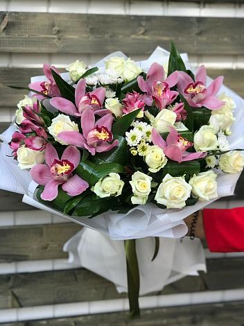 Букет цветов из: Розы и Хризантемы в Белом Яре Ханты-Мансийского АО