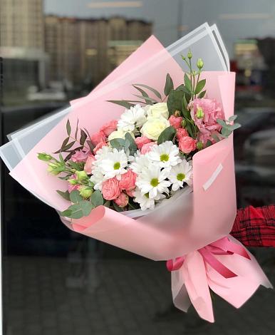 Букет цветов из: Розы, Лизиантусы и Хризантемы в Белом Яре Ханты-Мансийского АО